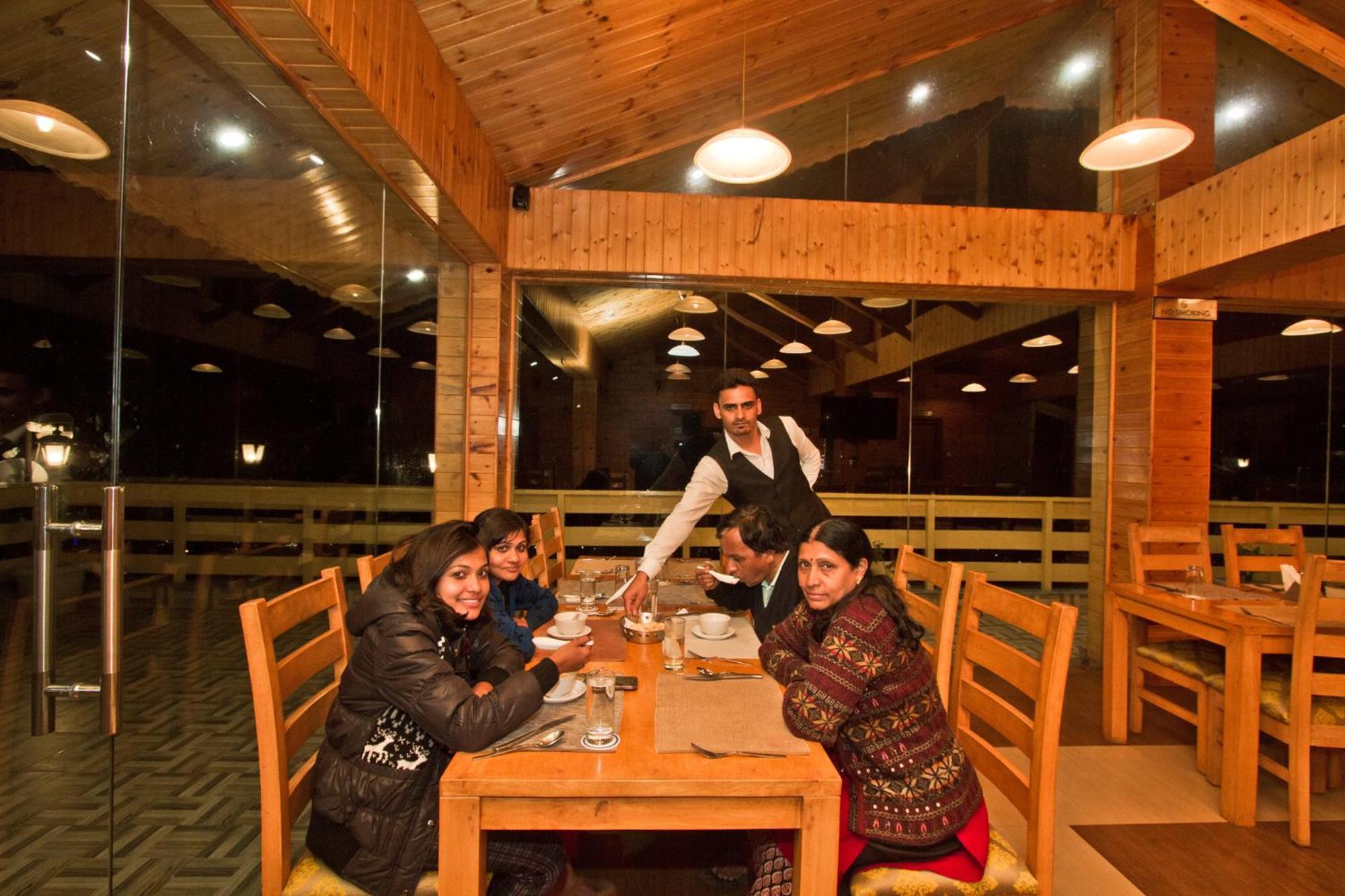Vivaan The Sunrise Resort Manāli Eksteriør billede